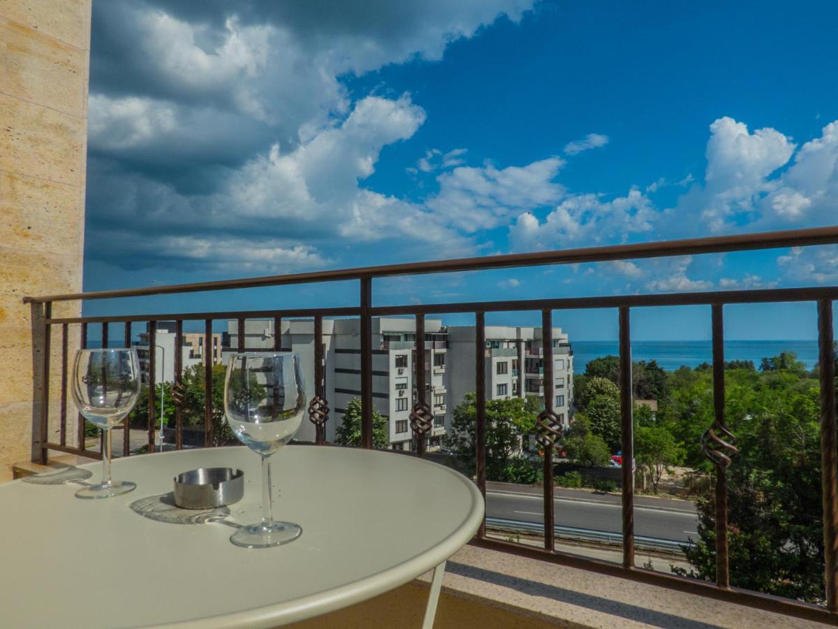 Private In Cypress Complex 15 Apartment *
